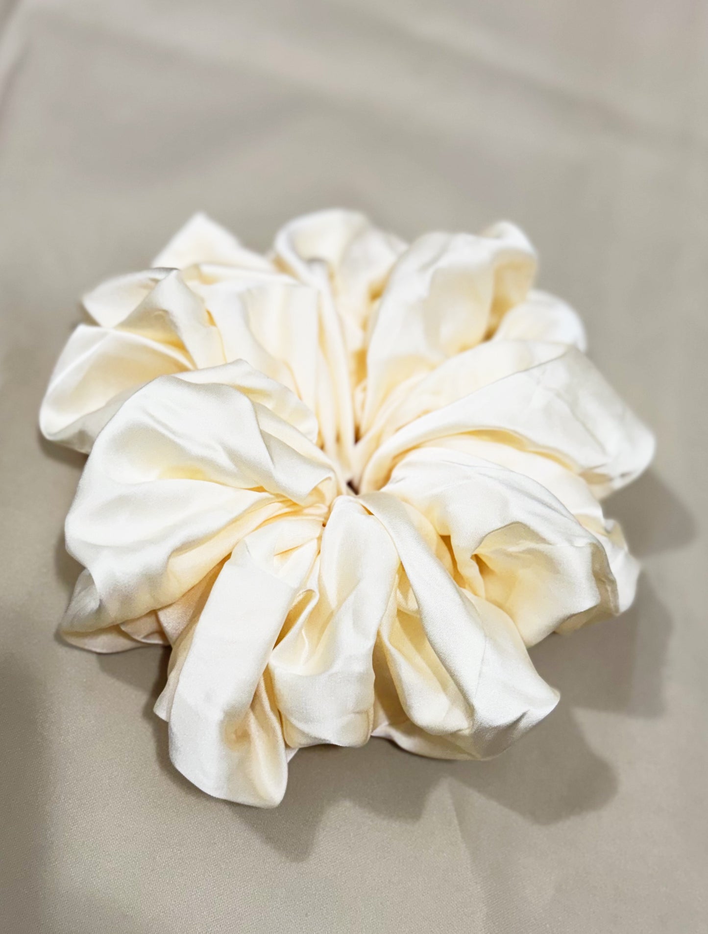XL SCRUNCHIE - CREAM