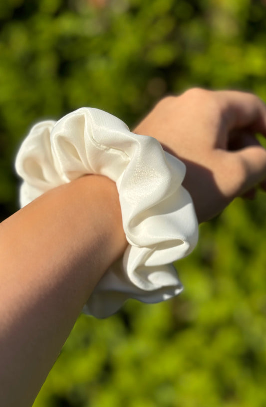 SNOWFALL SCRUNCHIE